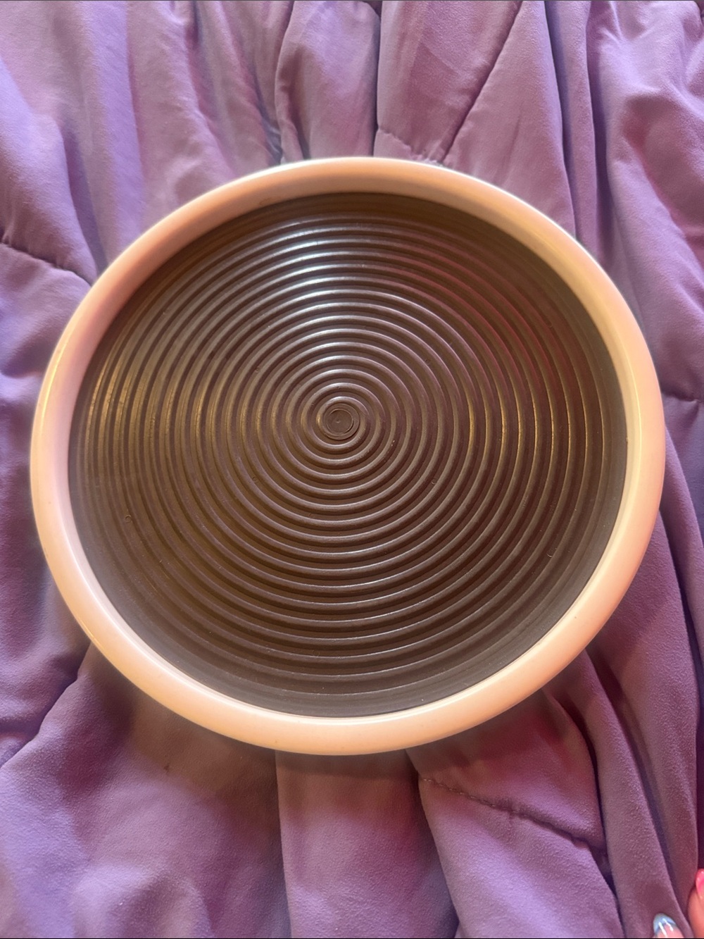 Round Two-Tone spin for condiments or kitchen supplies